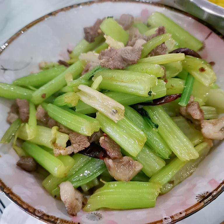 芹菜炒羊肉的做法