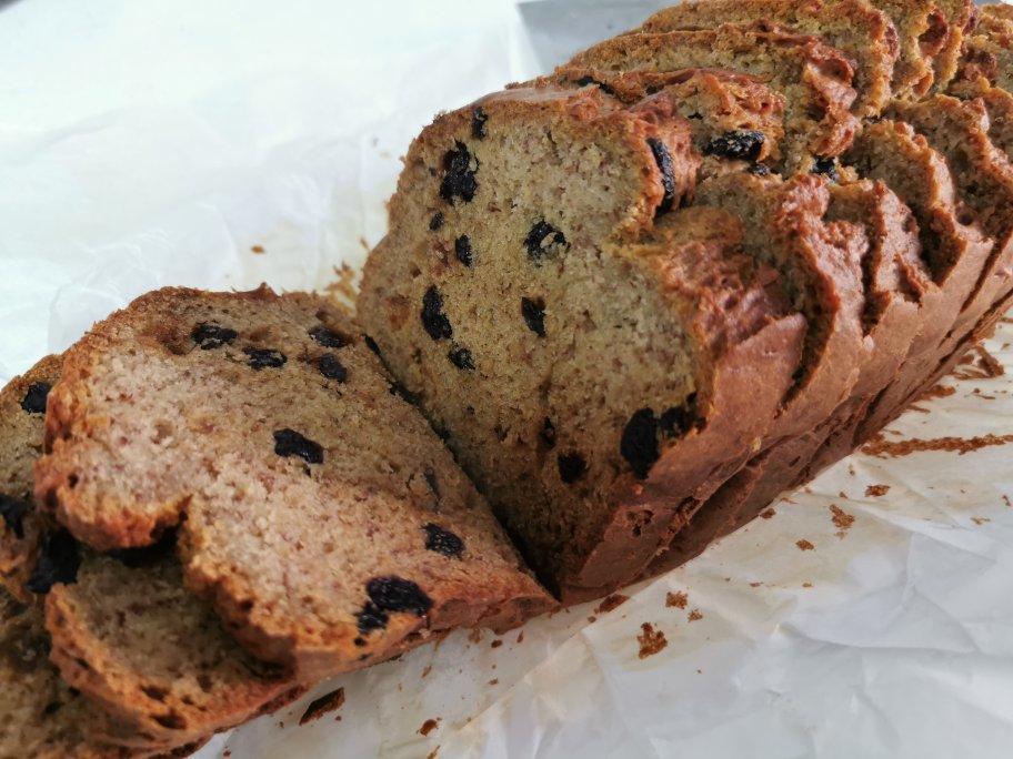 准备祖传的香蕉蓝莓玛芬蛋糕