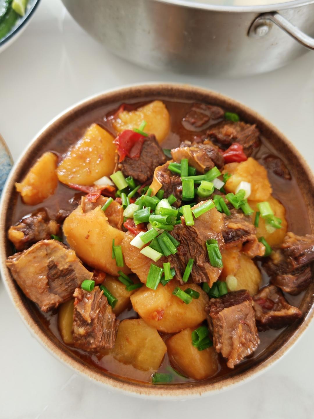 牛腩炖土豆的做法