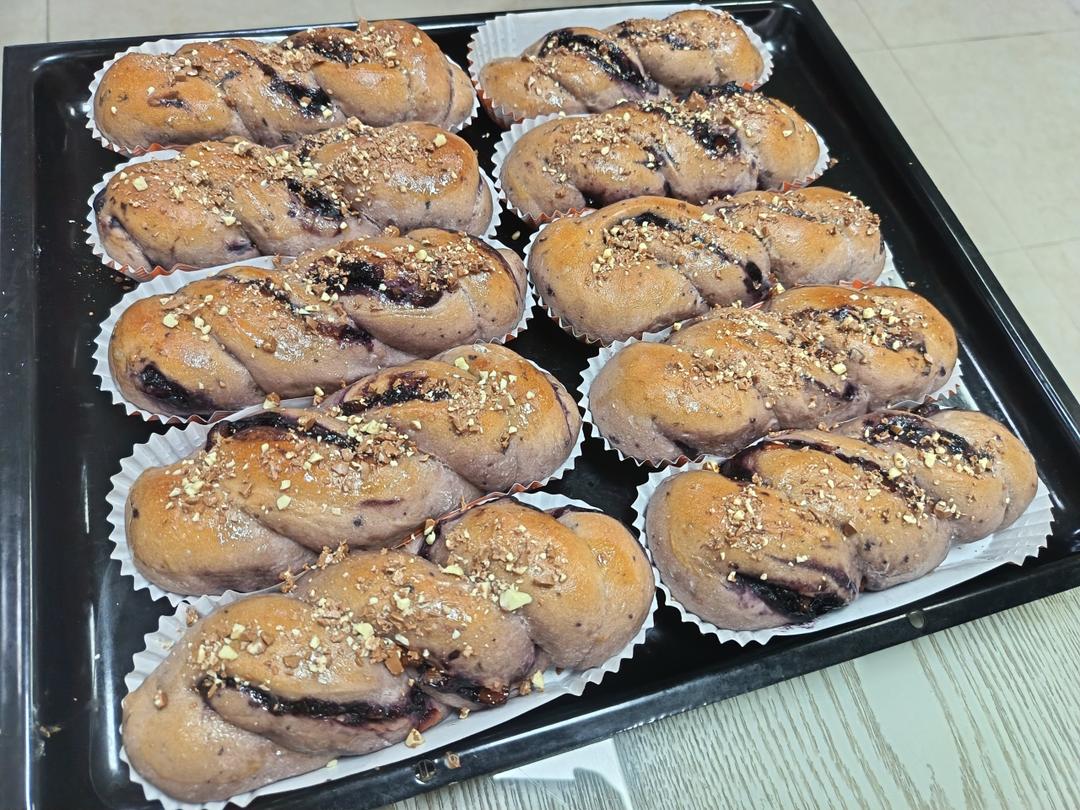 爆浆鲜蓝莓吐司