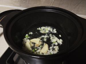 砂锅煲土豆番茄炖牛腩的做法 步骤2