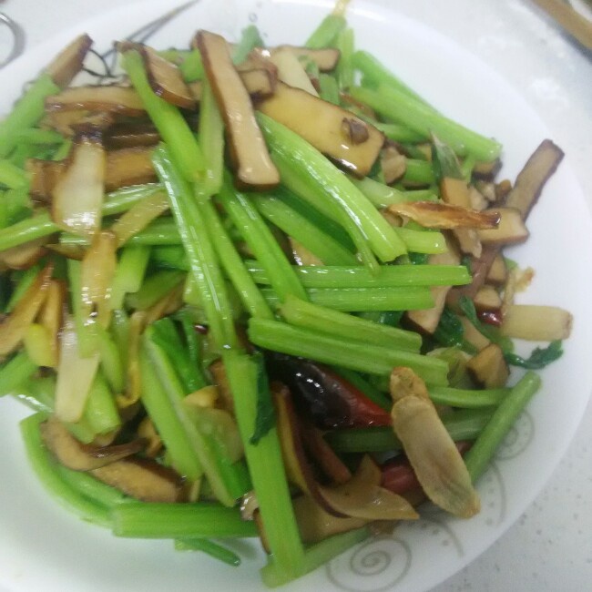 素菜：芹菜炒豆腐干