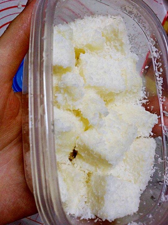 椰丝牛奶小方糕