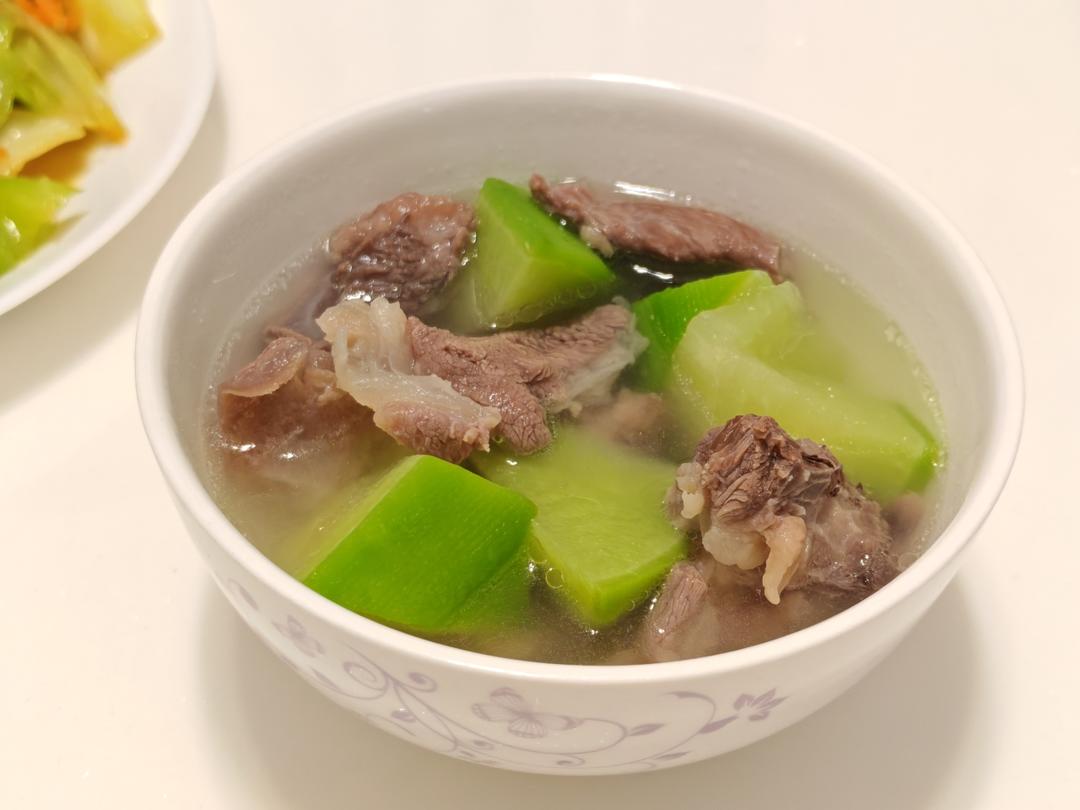 冬日限定——清炖萝卜牛腩（照例附蘸料）