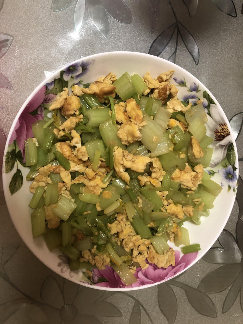 西芹炒鸡蛋