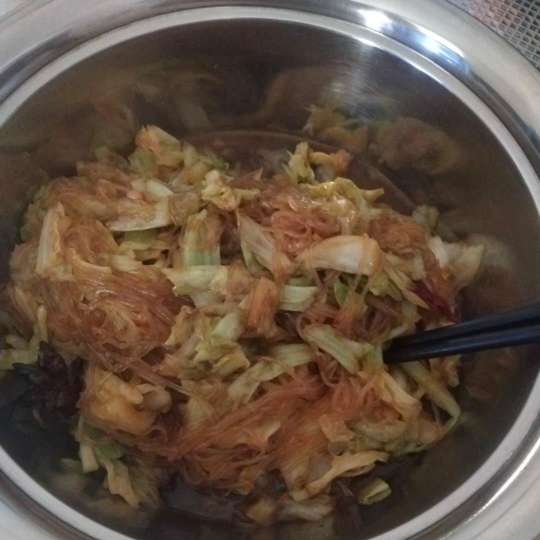 看似普通却超级下饭的圆白菜炒粉丝