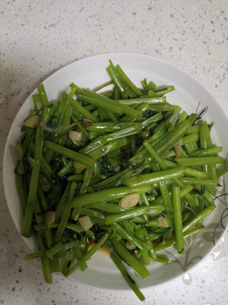 爆炒耗油空心菜