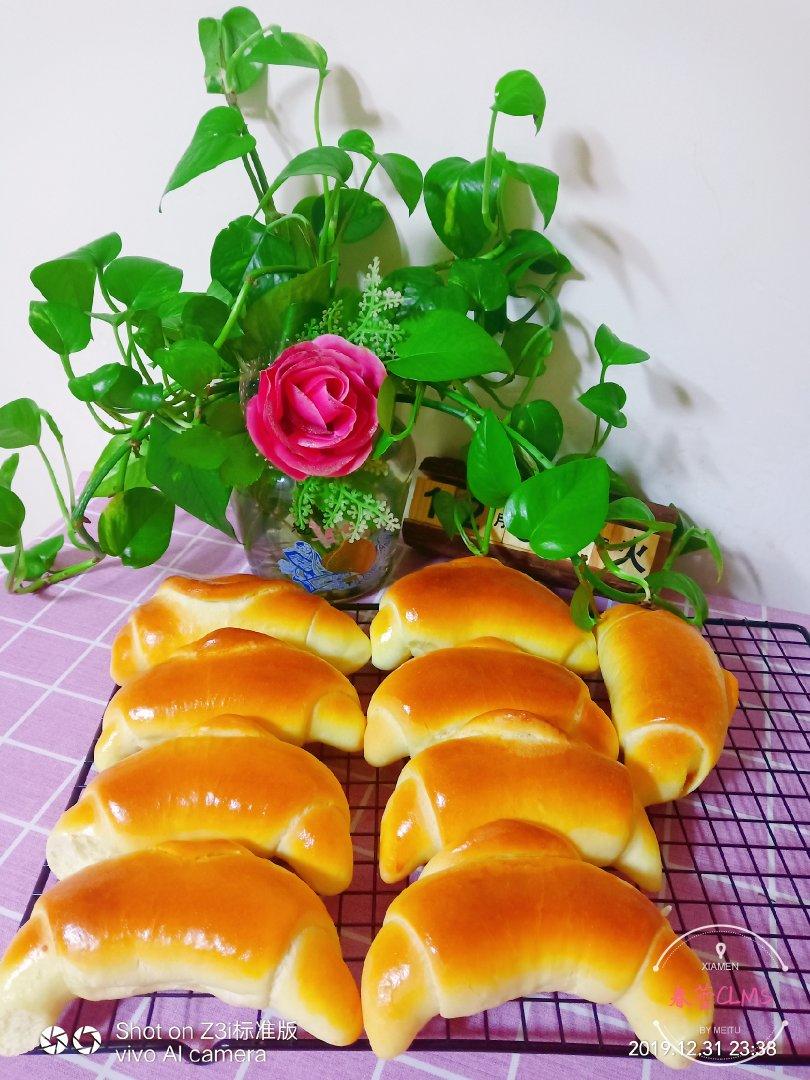 一次性发酵牛角肉松面包（无糖低油）