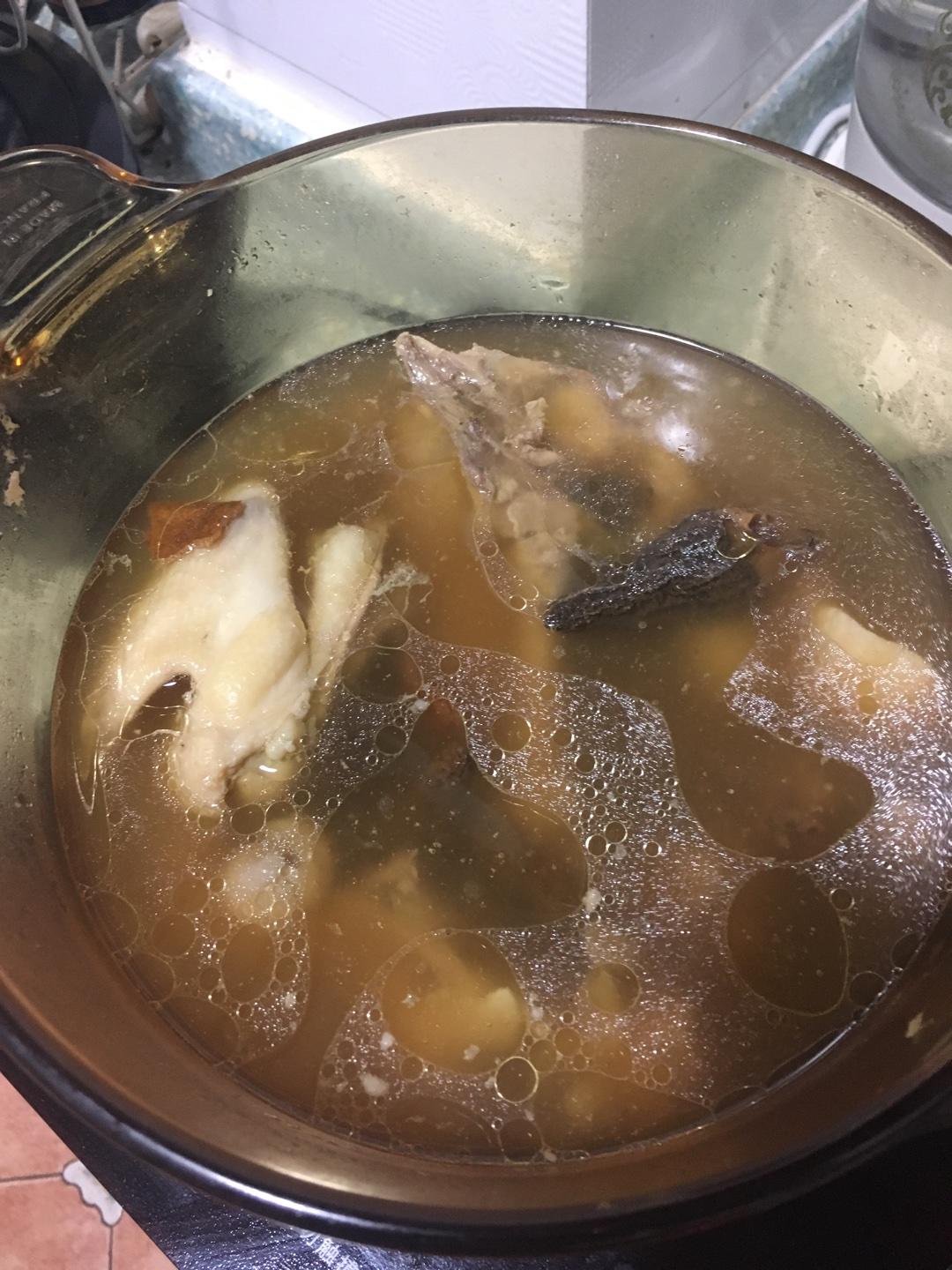 菌子鸡汤（广式煲汤）的做法