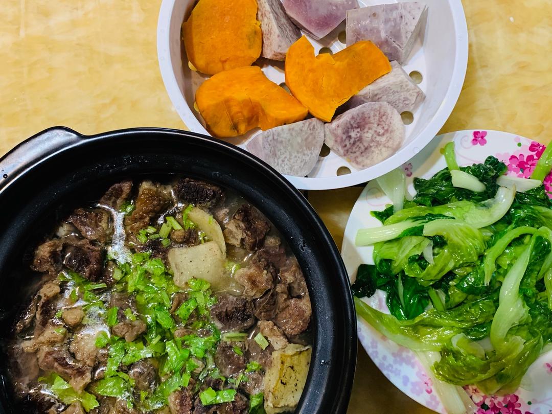 胡萝卜土豆炖牛腩