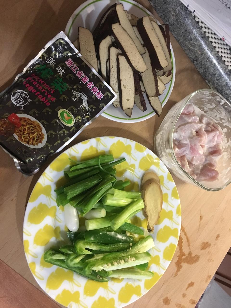 榨菜香干肉丝