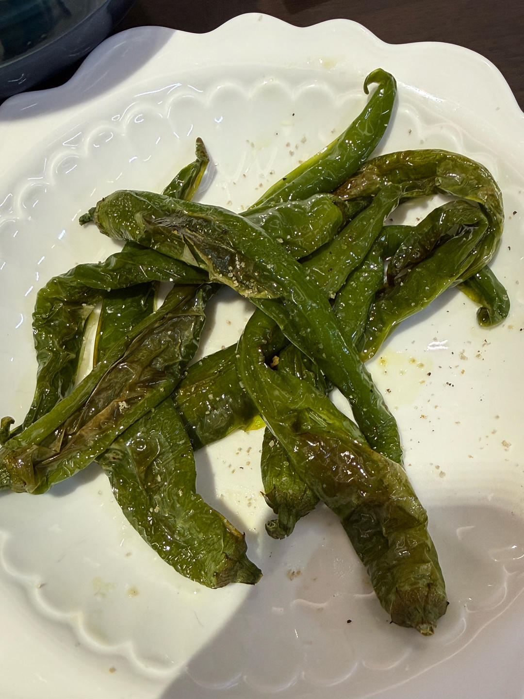 超简单的香煎西班牙小青椒Pimientos de Padrón