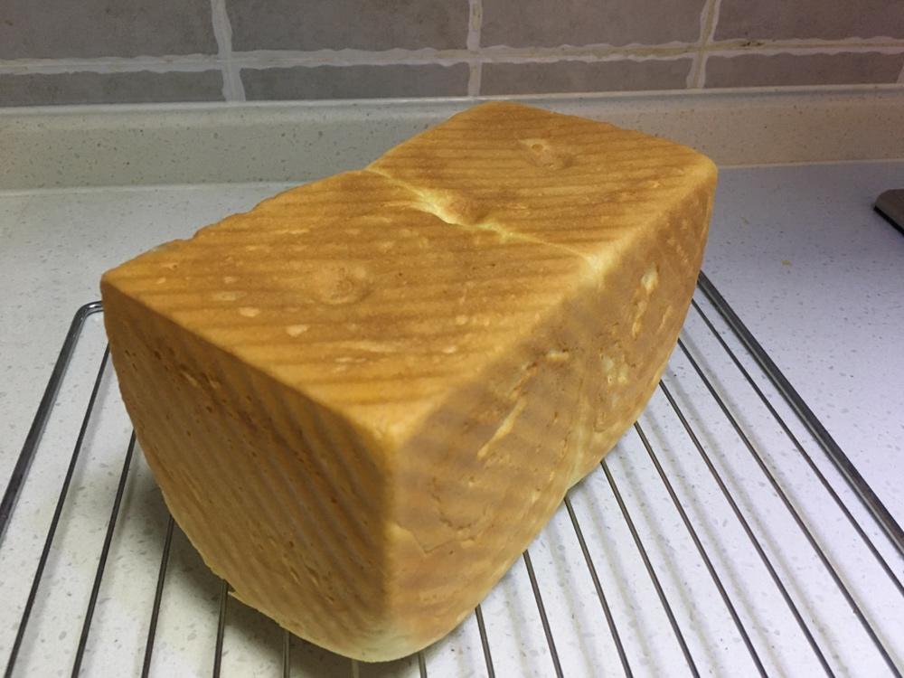 用烤箱自己做面包--手工牛奶吐司面包