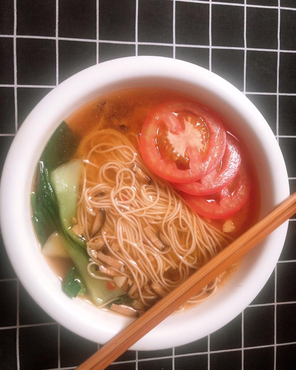菌汤面条 看得见的香菇 尝得到的鲜美 这才是真正的菌汤