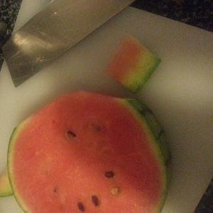 超级懒人吃西瓜的做法 步骤2