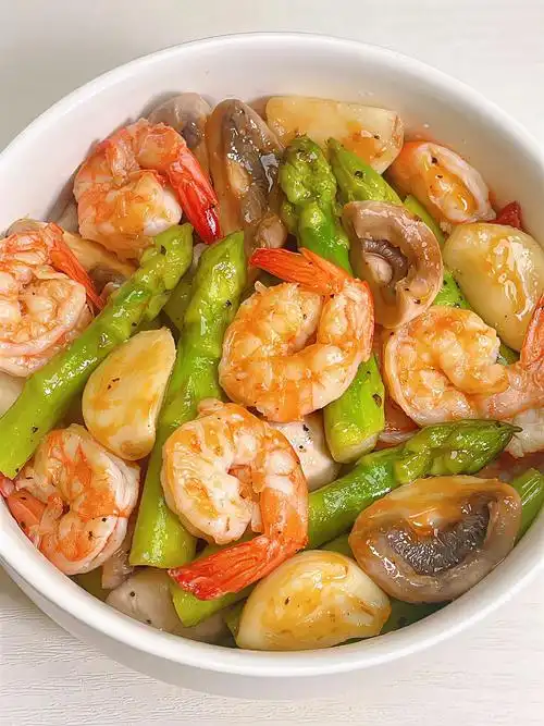 鲜掉眉毛！咸蛋黄鲜虾豆腐｜天冷煮一锅，暖胃又舒心