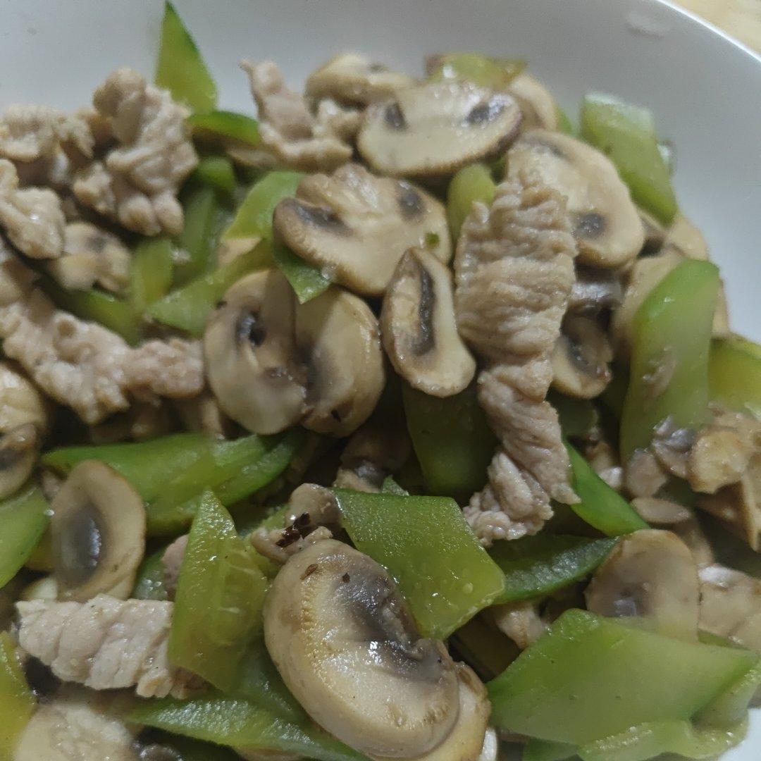 口蘑炒黄瓜