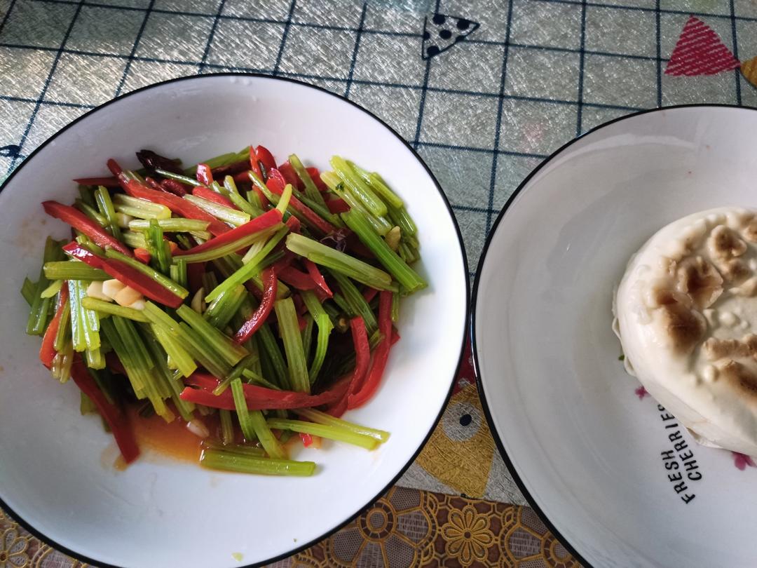 素炒芹菜
