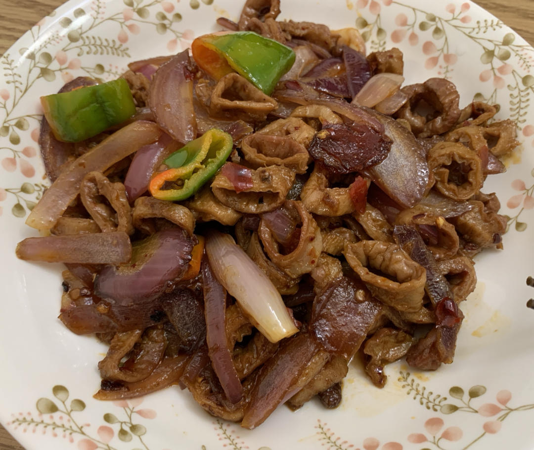 洋葱炒肥肠