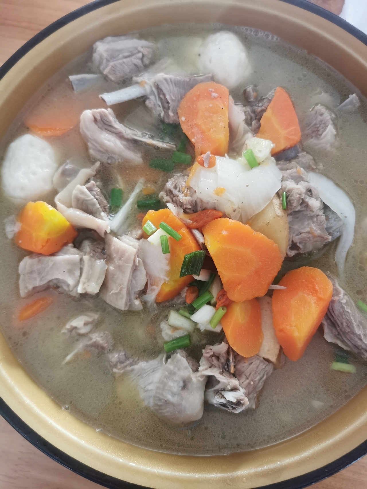 清炖胡萝卜羊肉汤的做法
