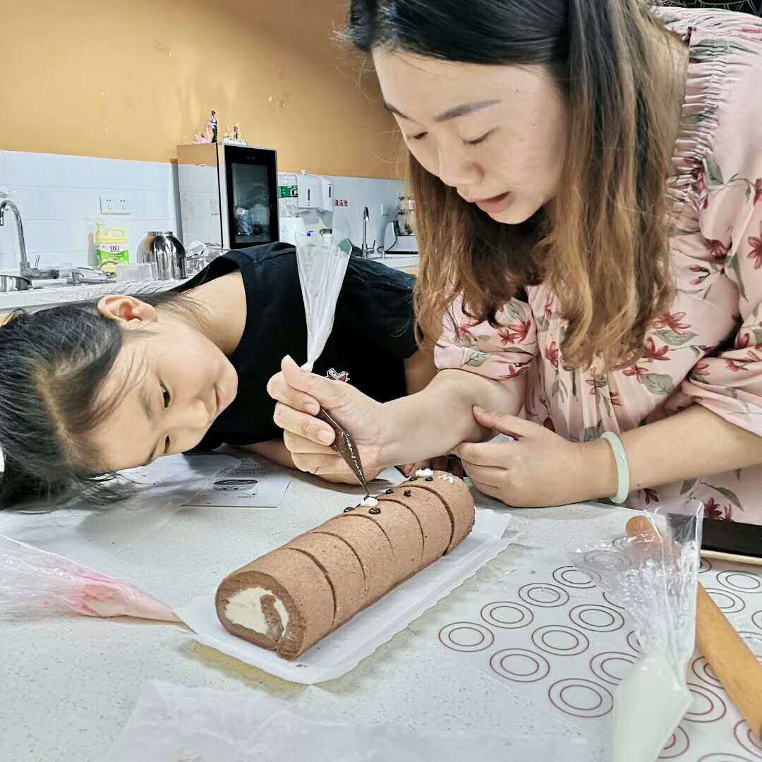 【暖暖焙家】107：可可蛋糕卷（装饰万圣节女巫帽）的做法