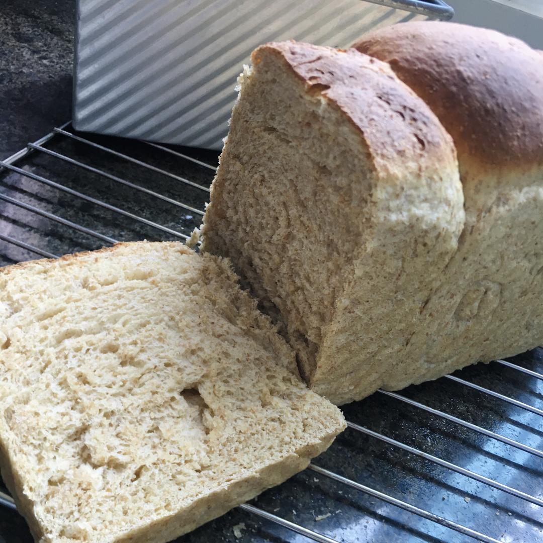 手揉面不到二十分钟的松软全麦吐司