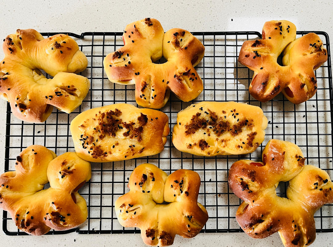 可可爱爱の小花香肠面包，造型简单还好看！