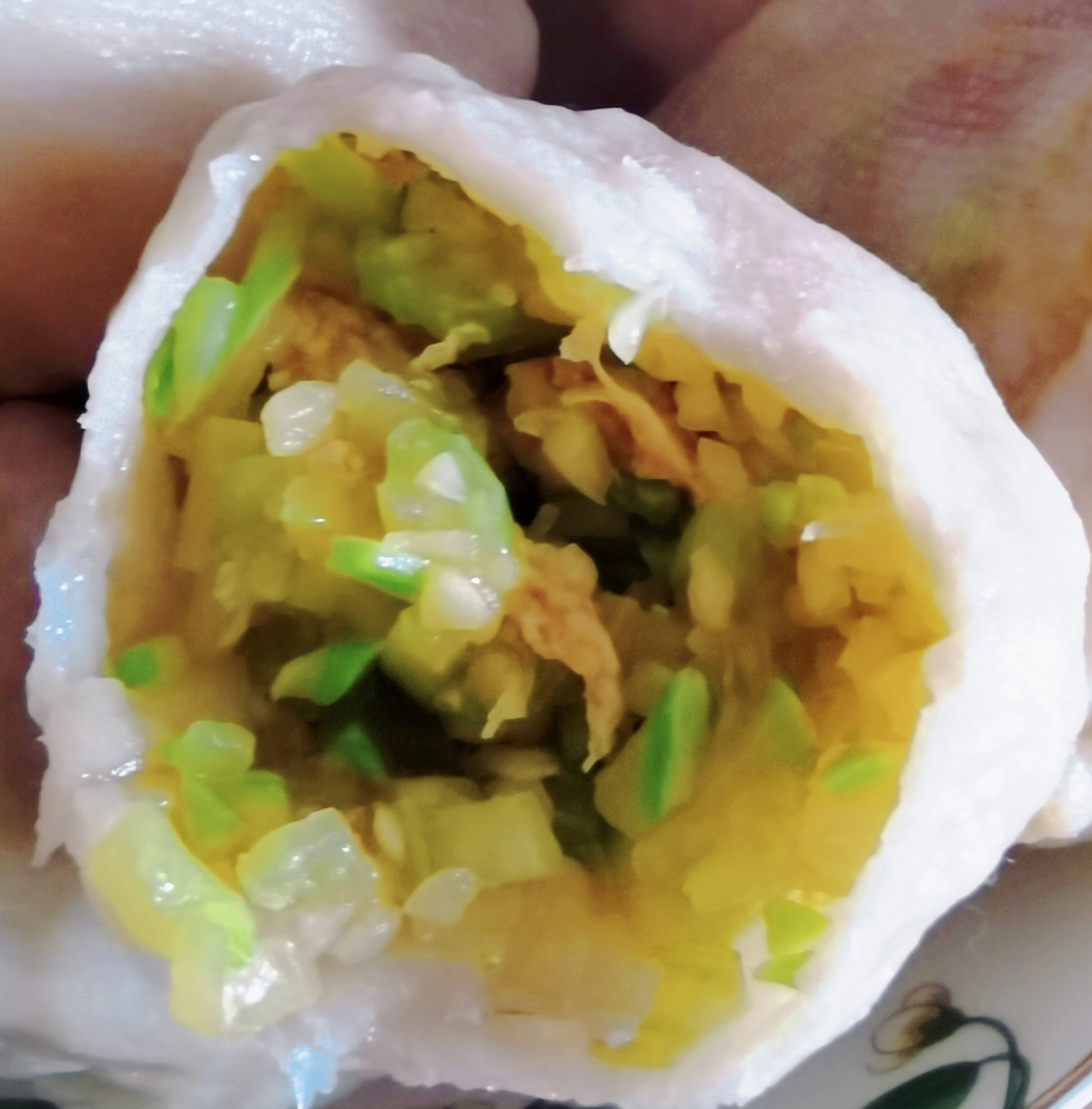 西葫芦鸡蛋芹菜饺子，巨好吃。的做法