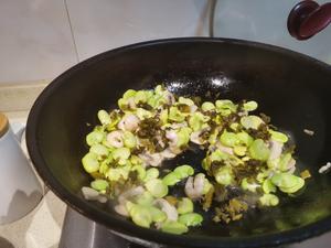 蘑菇鲜蚕豆的做法 步骤7