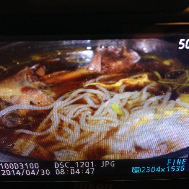 牛骨头汤鸡腿鸡蛋面