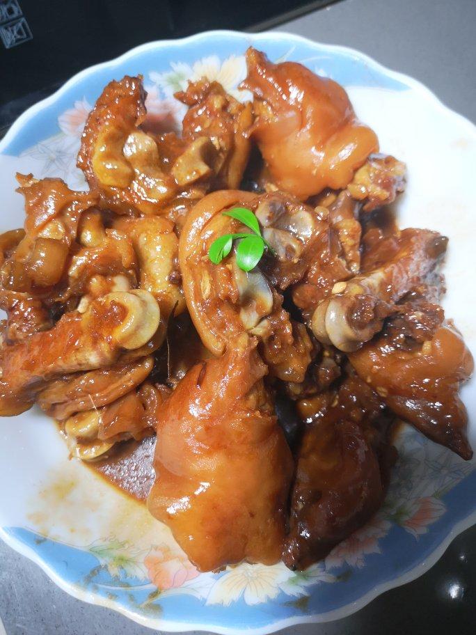 美味的家常菜：红烧猪蹄