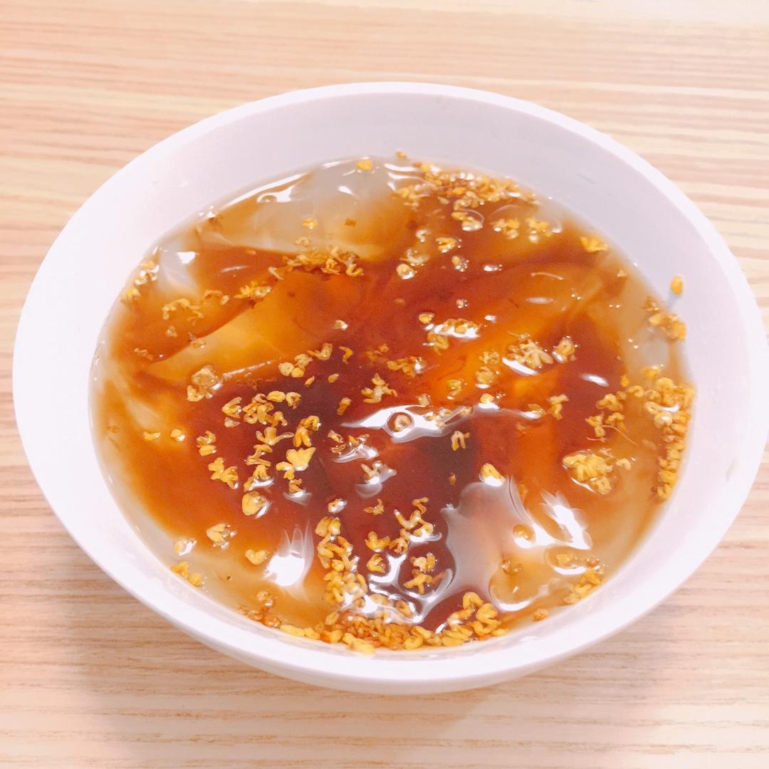 小王是大厨做的红糖桂花冰粉