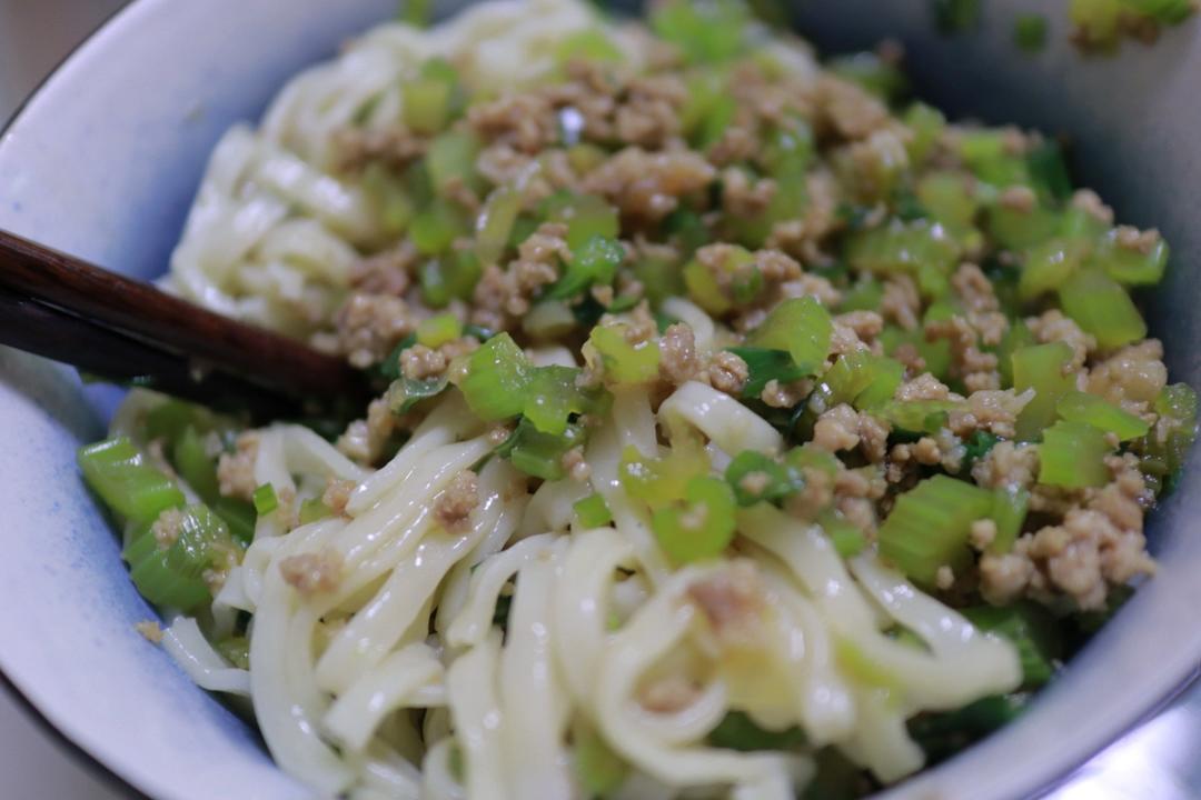 芹香肉酱面