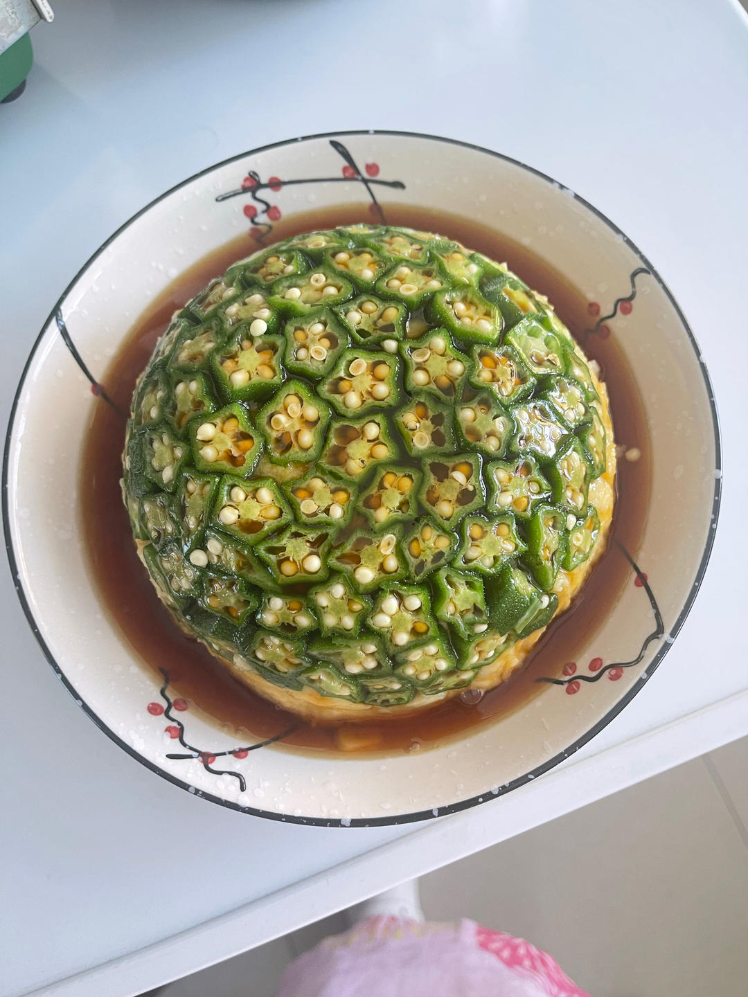 这绝对是秋葵颜值最高的做法，好看又好吃，端上桌最先光盘