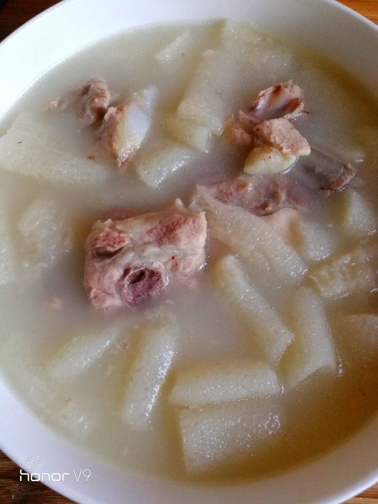 冬日鲜汤之竹荪山药红枣排骨汤的做法