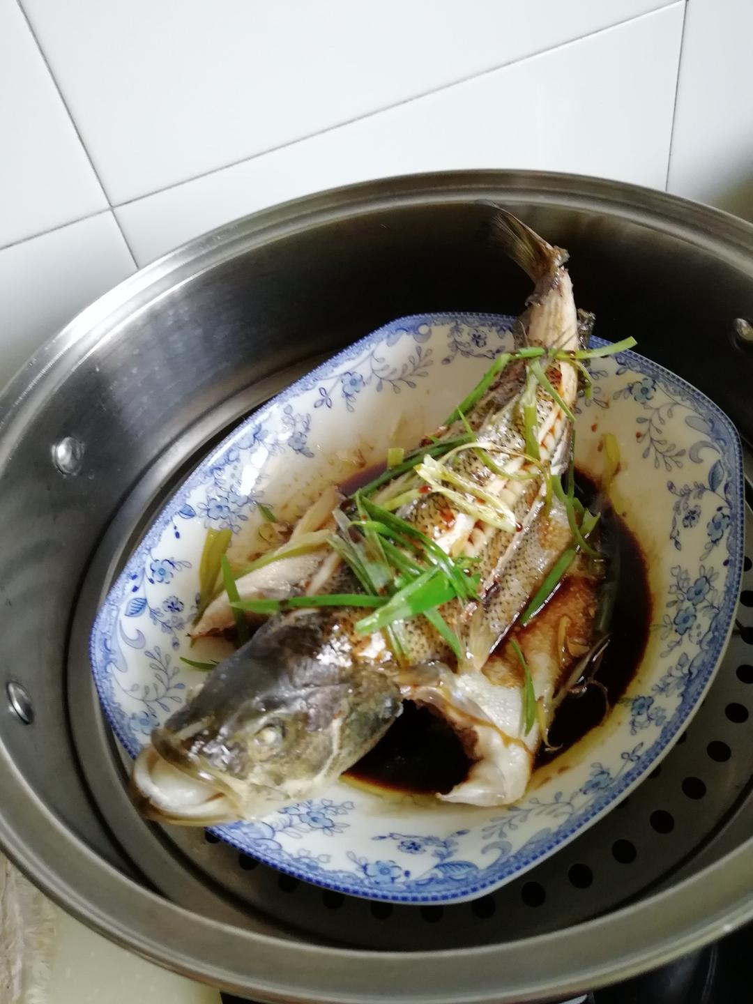 大贝小晗做的超入味清蒸鱼清蒸鲈鱼桂花鱼家常独创