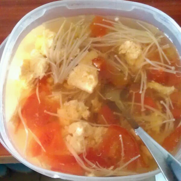 番茄金针菇鸡蛋汤