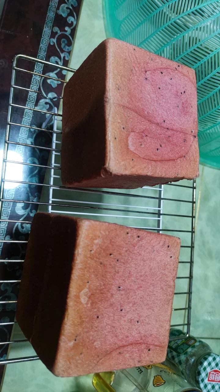 绵软火龙果吐司