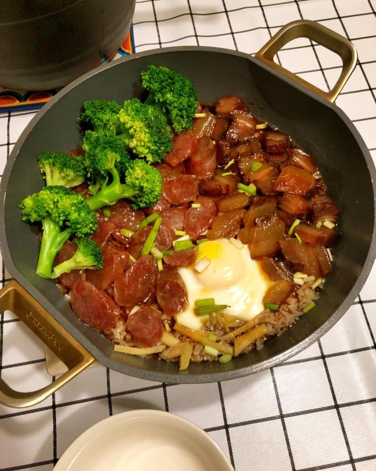 香肠煲仔饭