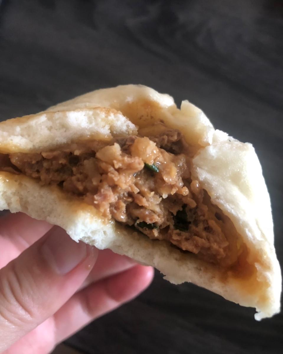 松软多汁的肉包子