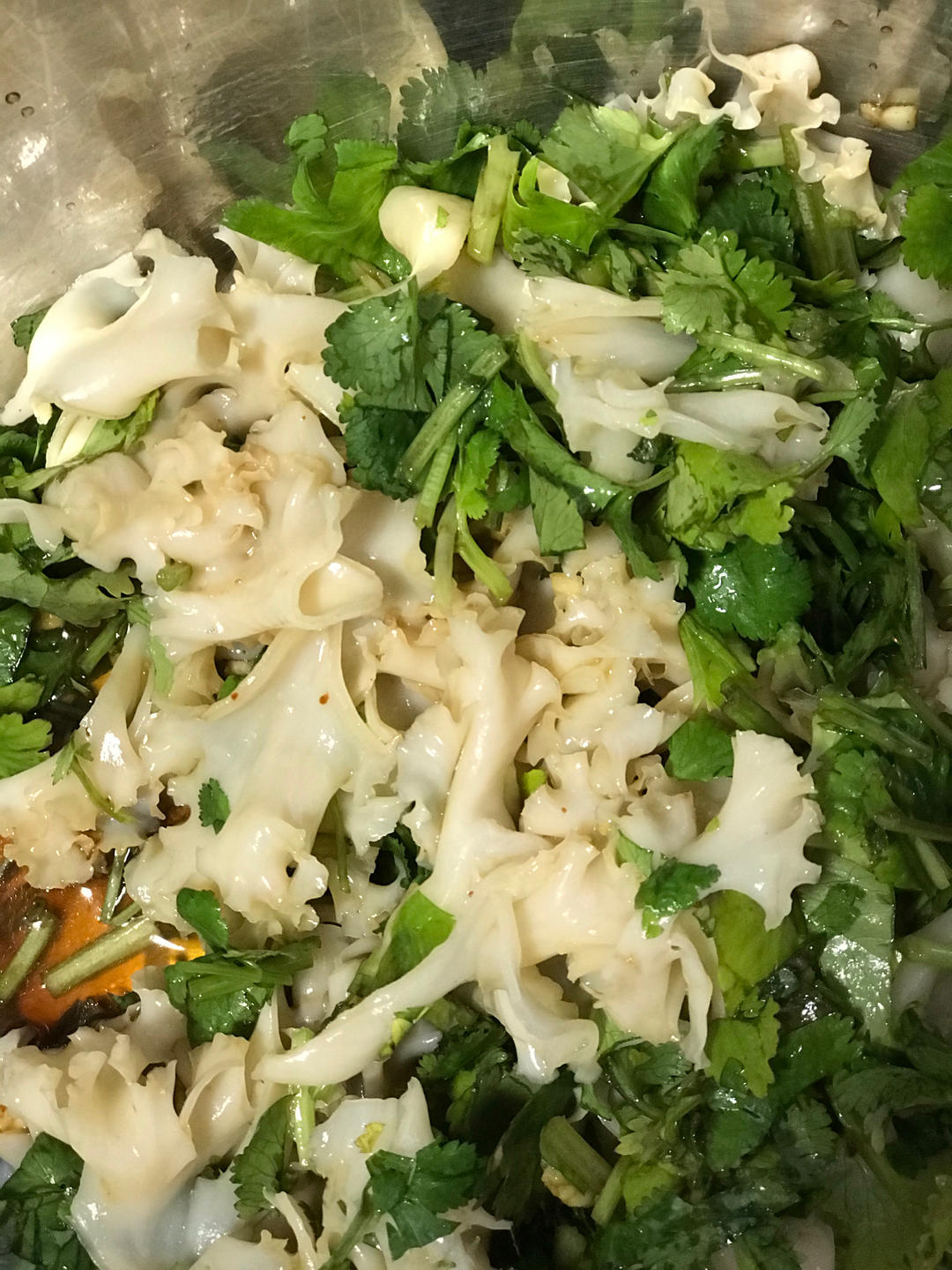 敲好吃的凉拌绣球菌