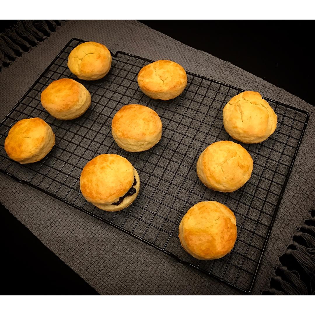 【视频】3分钟 奶油司康Scone(可能是世界上最快手的司康) 消耗淡奶油～