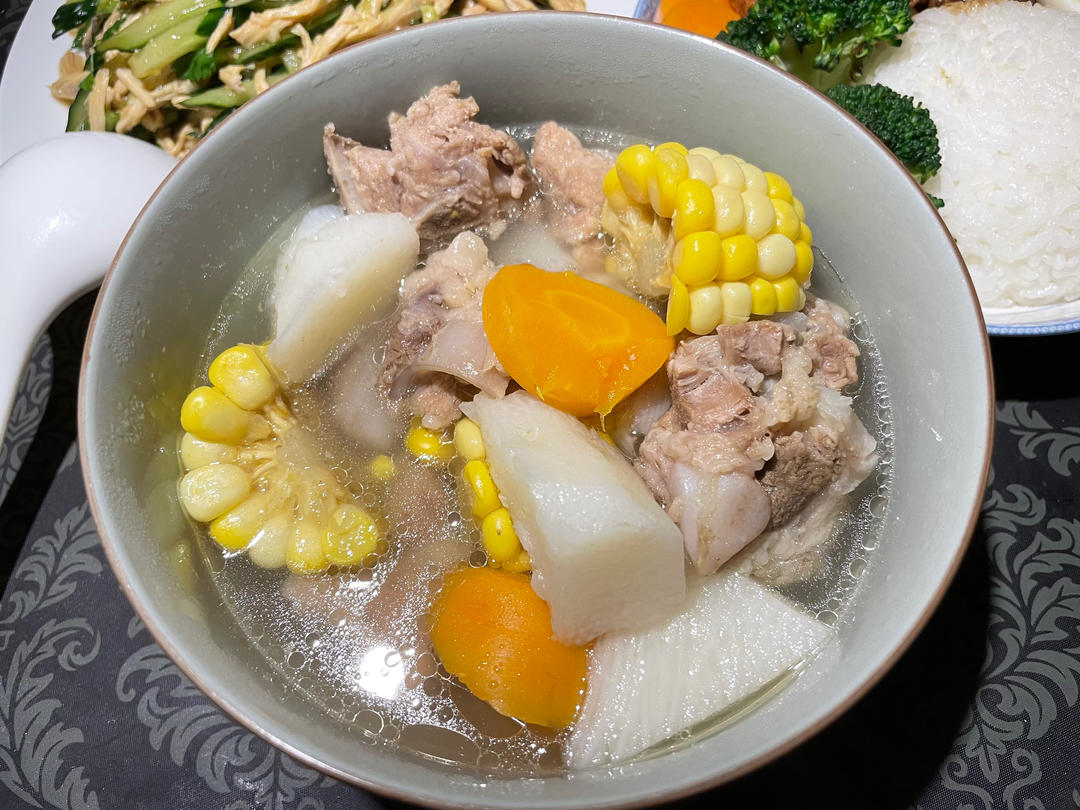 山药玉米排骨汤(超简单)