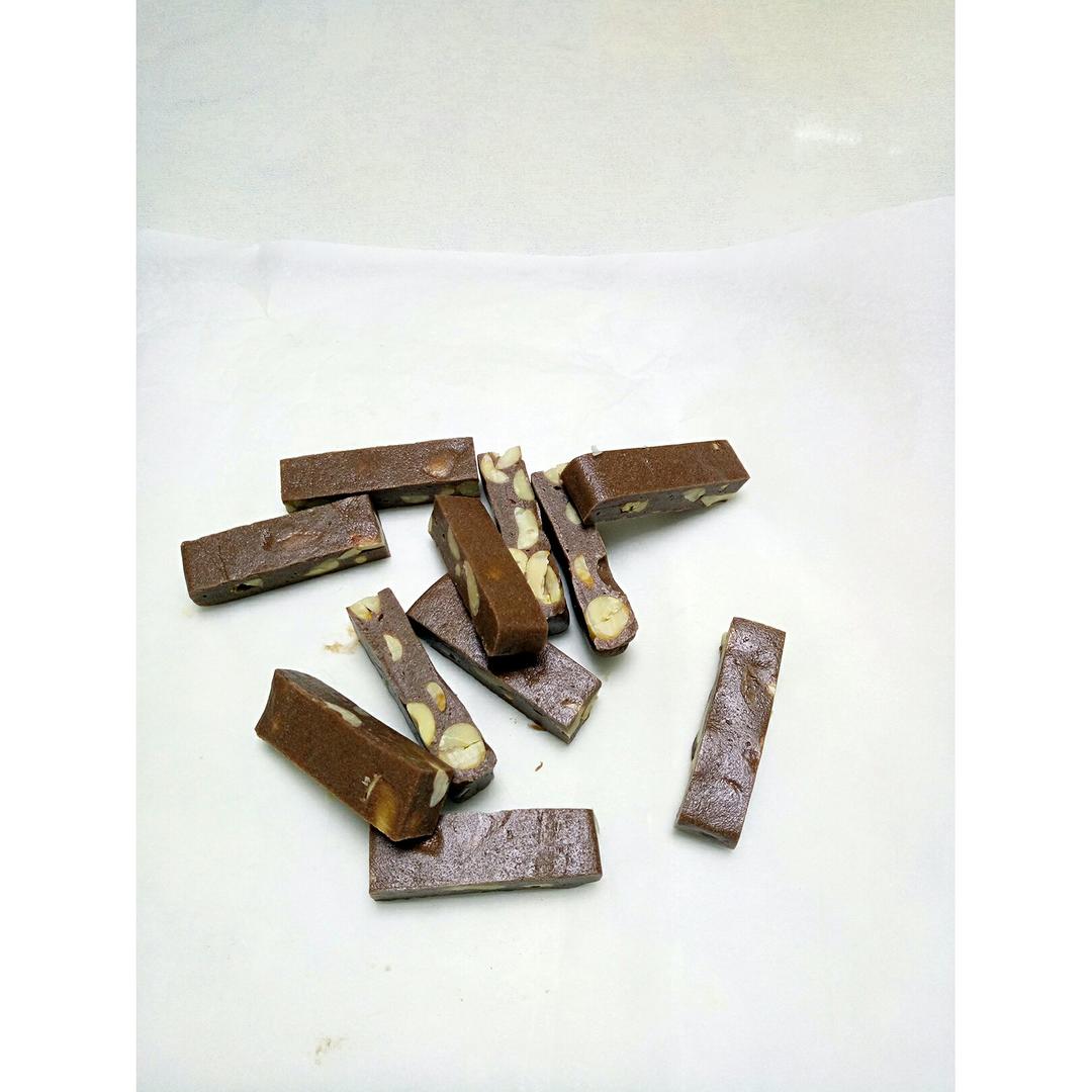 可可花生味牛轧糖