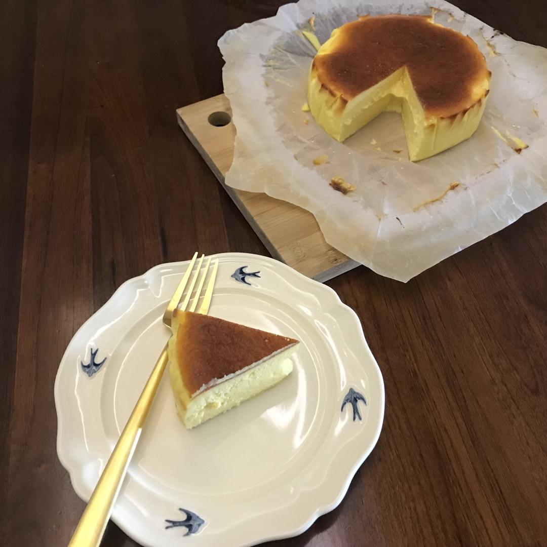 独家配方  |  小岛老师为大家重现蛋糕芝士界圣品 “西班牙圣塞巴斯蒂安芝士蛋糕”