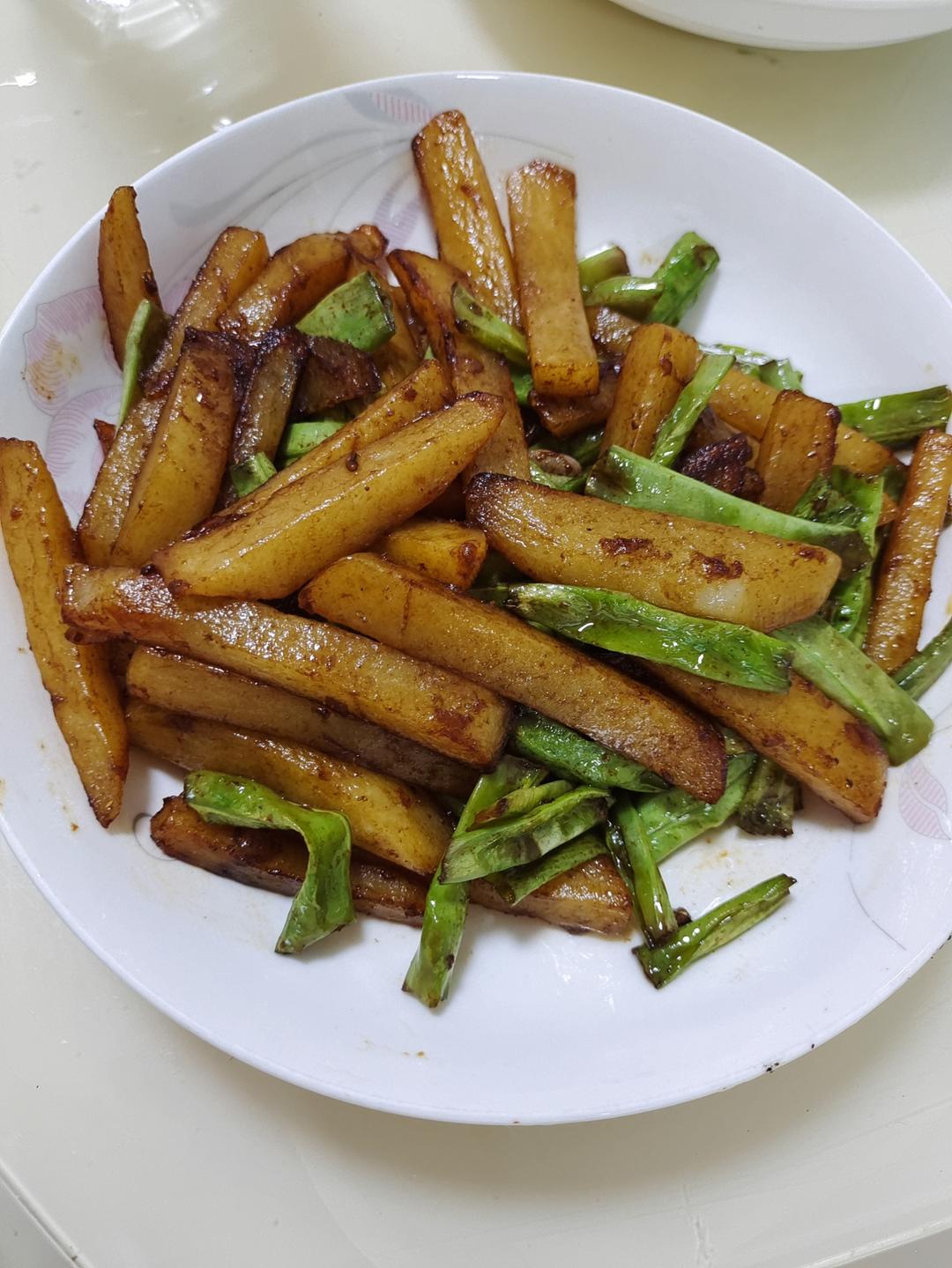 好吃到舔盘！酱烧土豆豆角