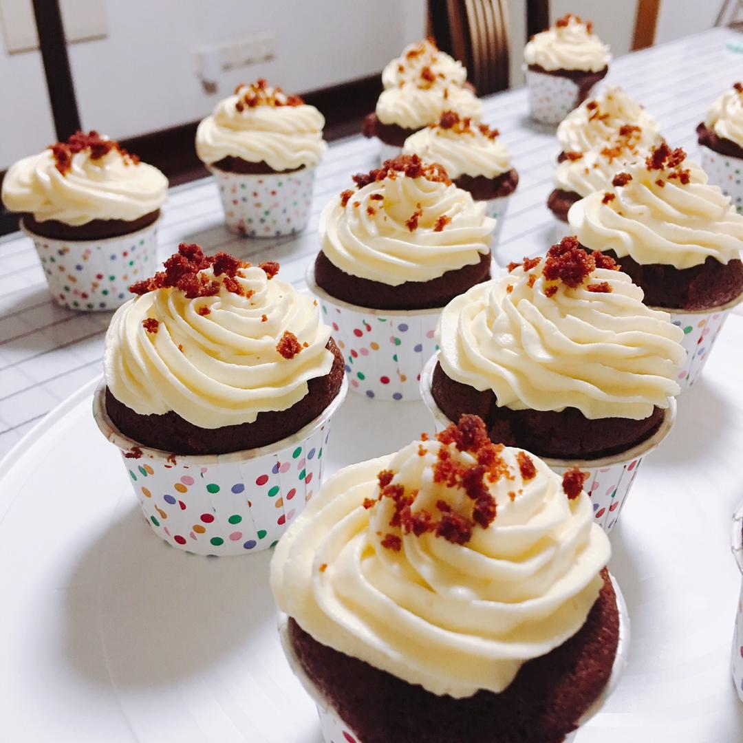 传统红丝绒杯子蛋糕（极软无泡打粉）Red velvet cupcake