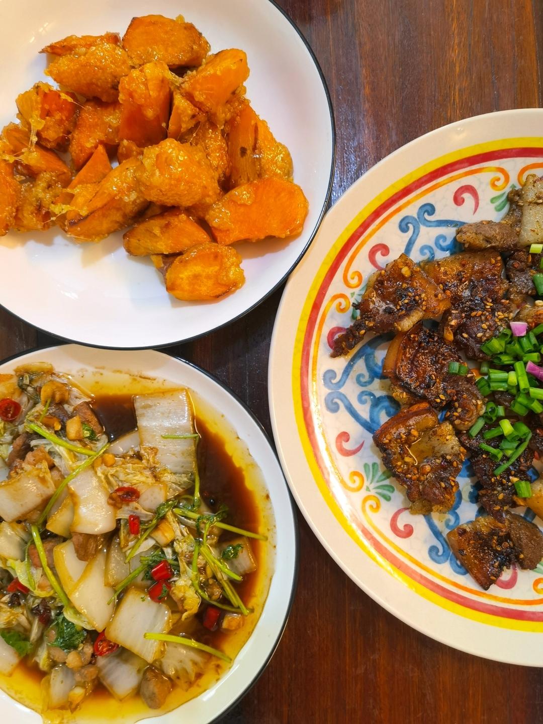 烤五花肉🥩这个夏天除了西瓜🍉当然还有烧烤🥓拥有烤箱的快乐🍺