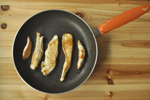 健身食谱-完美的蛋白质-鸡肉卷的做法 步骤3