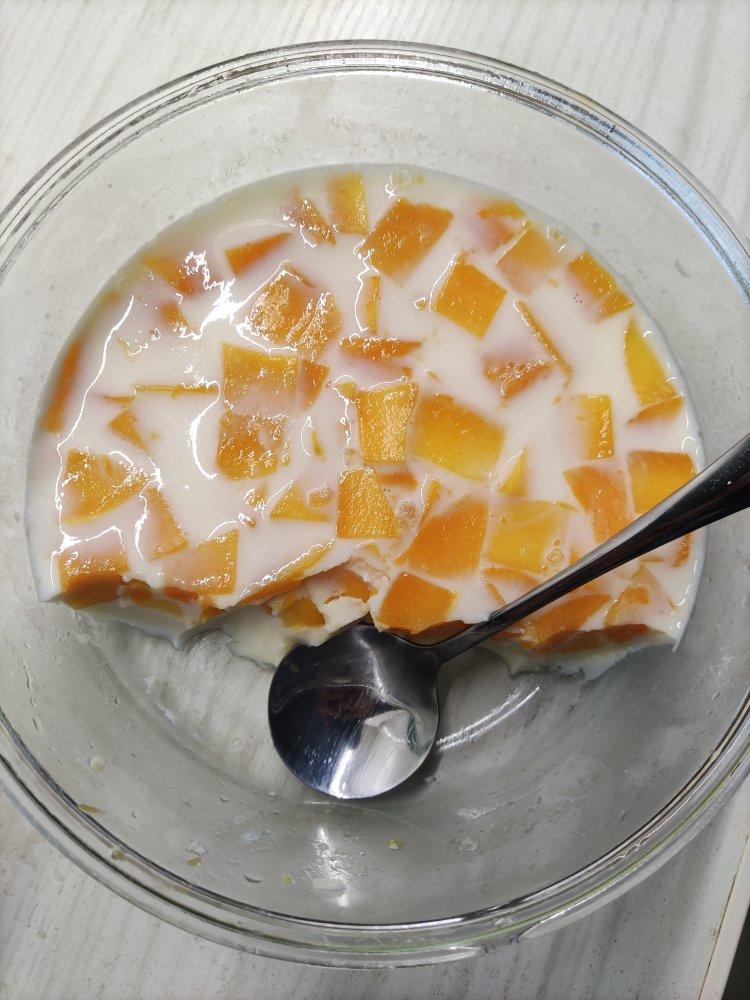 老少皆宜的芒果牛奶布丁